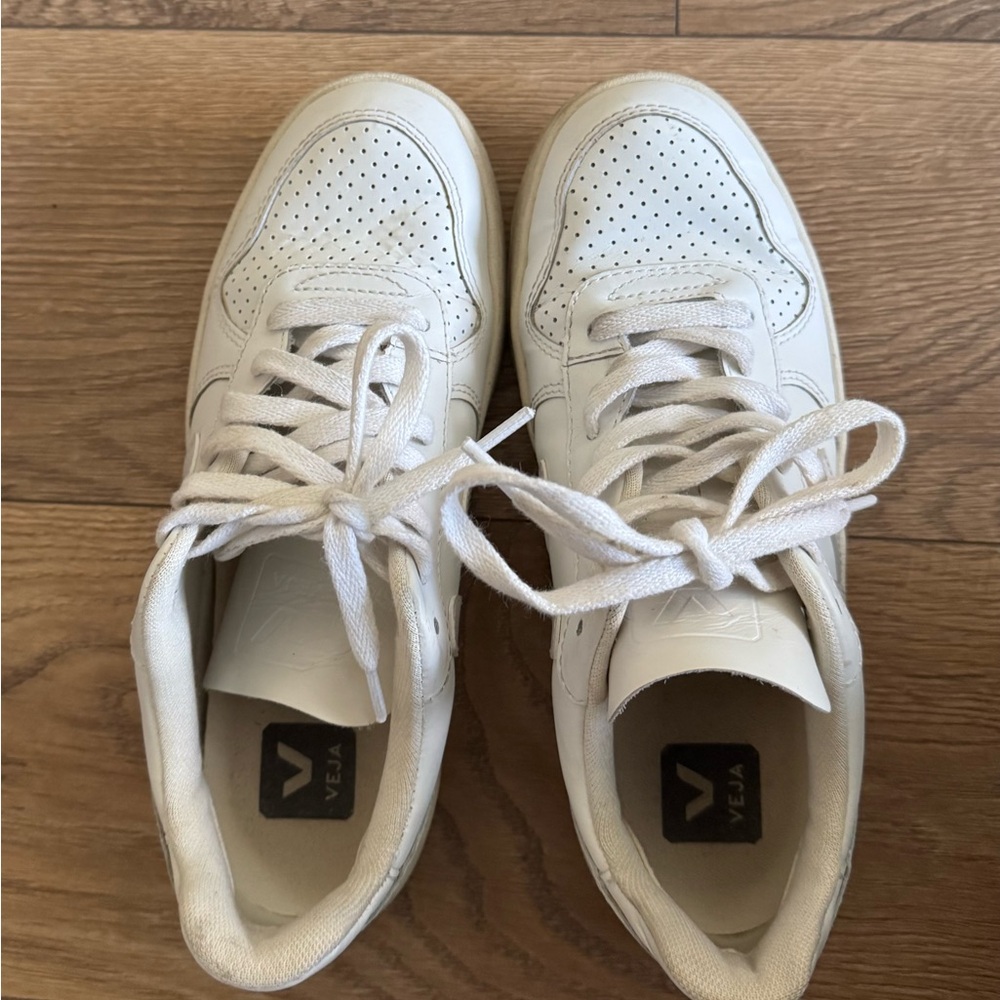 Veja sneakers tennis shoes v10 esplar campo minimal style capsule wardrobe - Picture 2 of 3